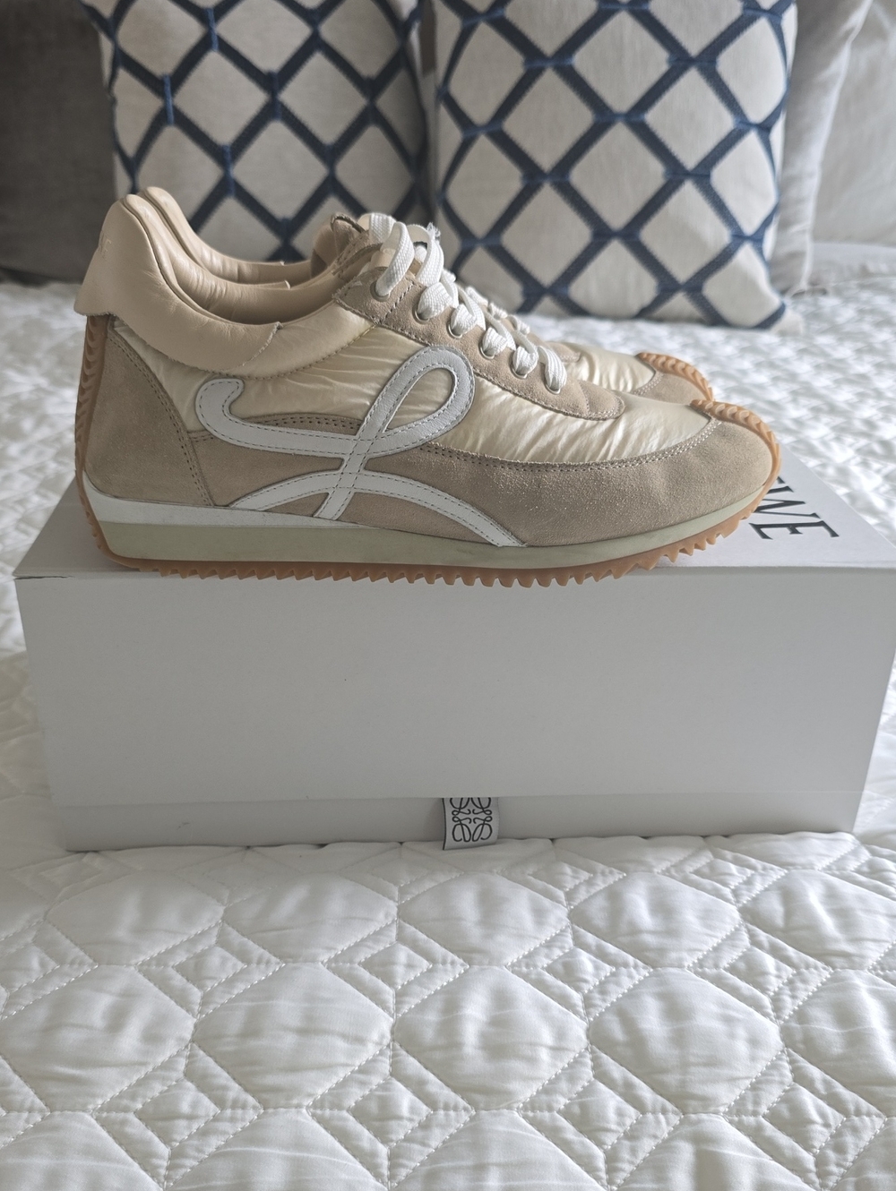 Loewe Flow Runner Size 39 8 8.5 Neutral Beige Women’s Sneakers with White Accent